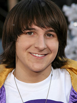 2009-11-16-mitchel_musso_300_white_shirt